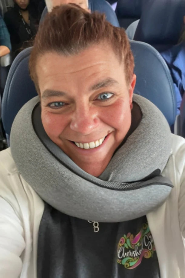 Describes the appearance of the image